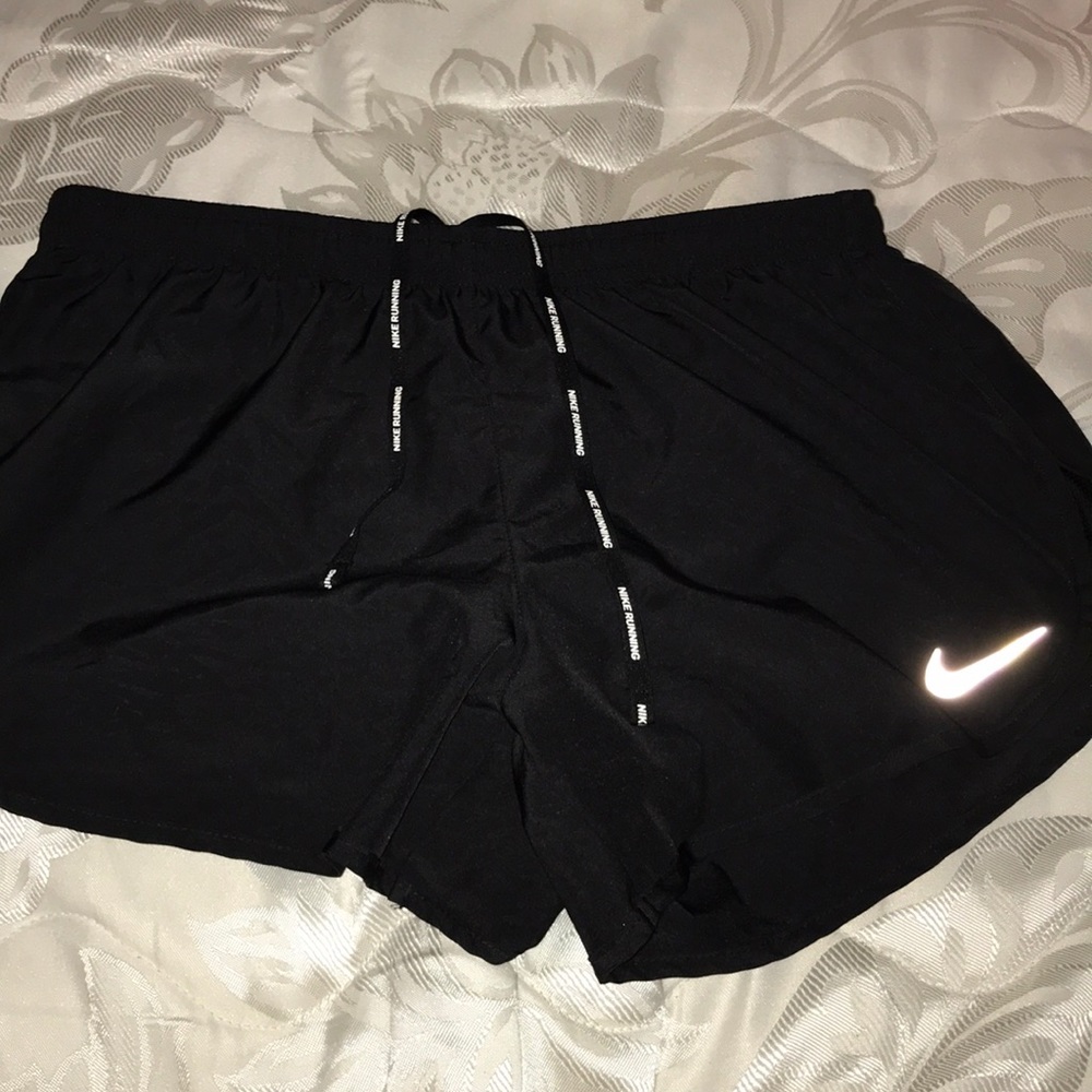 BLACK NIKE RUNNING SHORTS